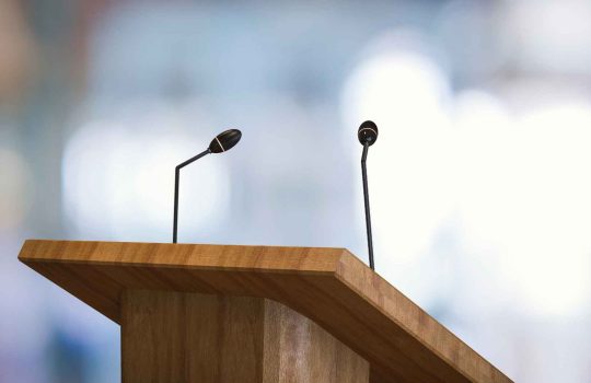 דוכן נואמים2